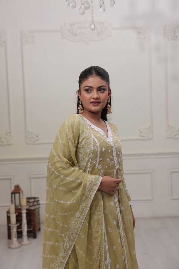 Karishma e Noor Olive - Image 2