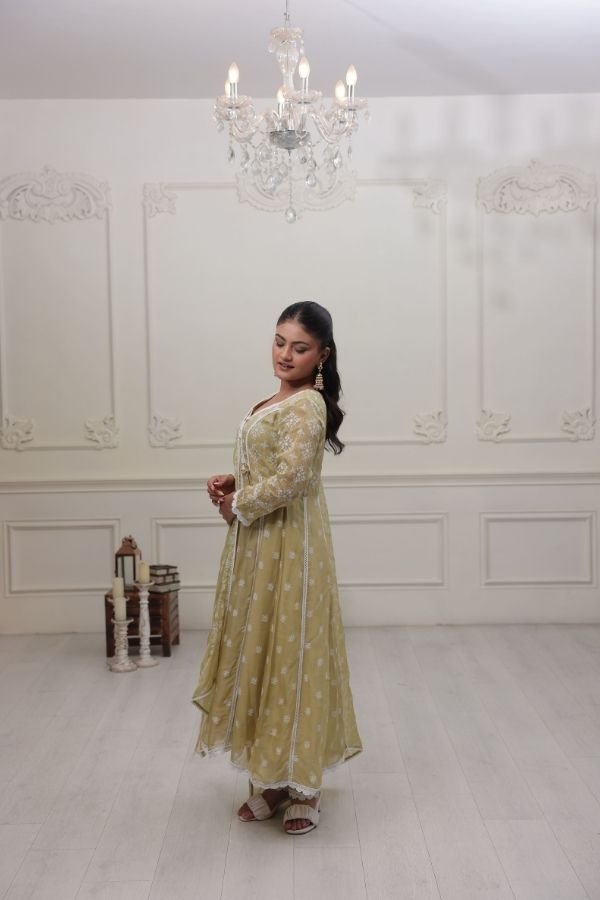 Karishma e Noor Olive - Image 3